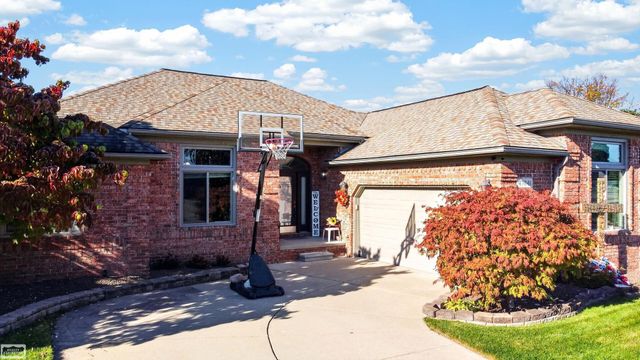 47641 Beacon Square Drive, Macomb Twp, MI 48044
