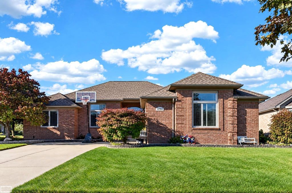 47641 Beacon Square Drive, Macomb Twp, MI 48044