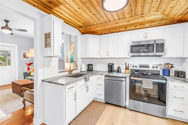 748 11TH AVENUE N, St Petersburg, FL 33701