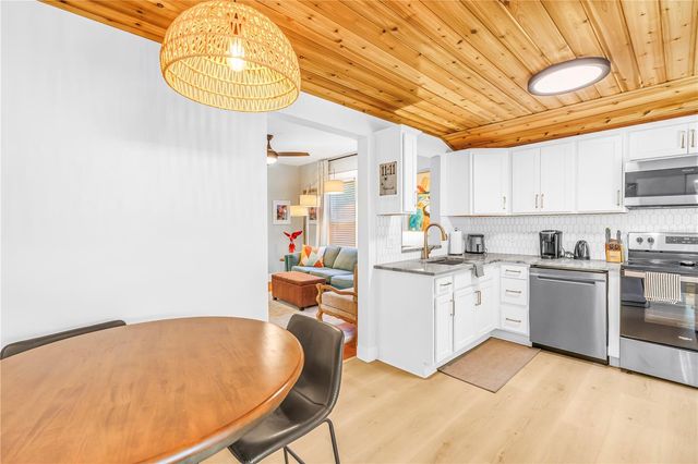 748 11TH AVENUE N, St Petersburg, FL 33701