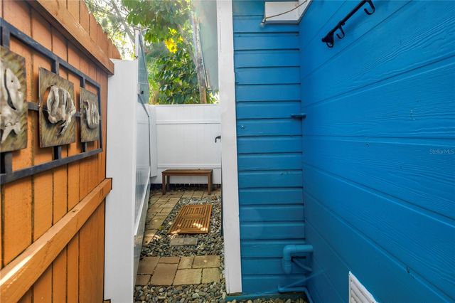 748 11TH AVENUE N, St Petersburg, FL 33701