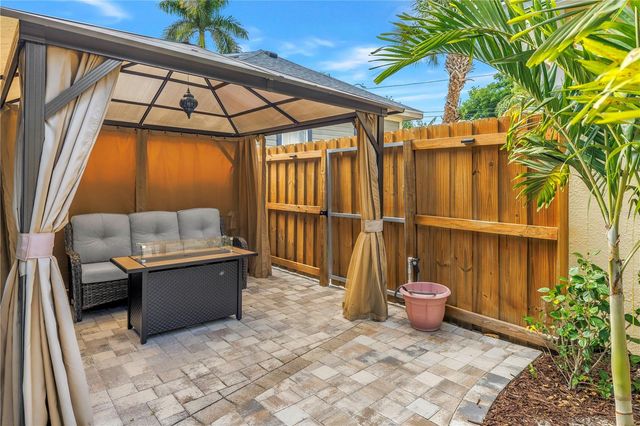 748 11TH AVENUE N, St Petersburg, FL 33701