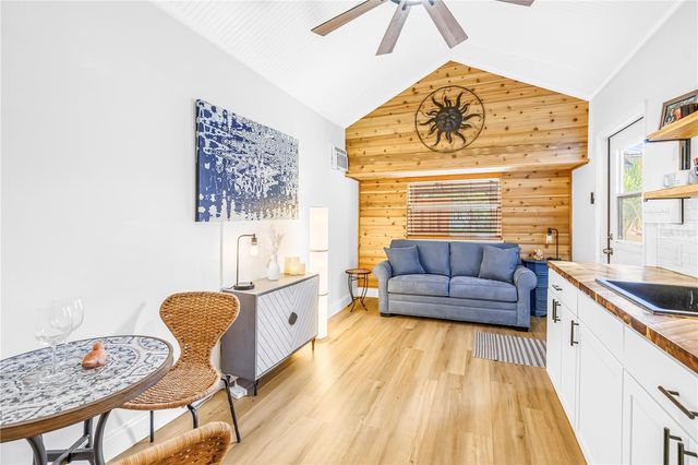 748 11TH AVENUE N, St Petersburg, FL 33701