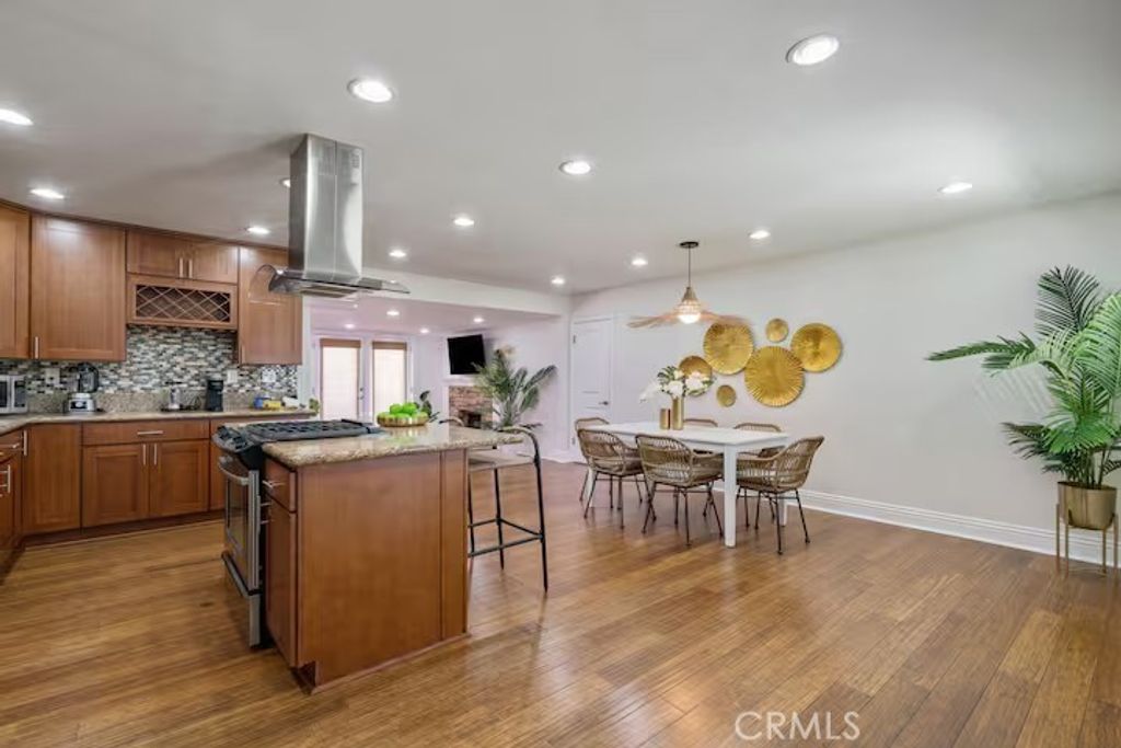6817 E Bacarro, Long Beach, CA 90815