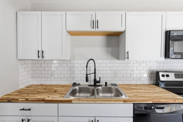 2438 S hydraulic, Wichita, KS 67211