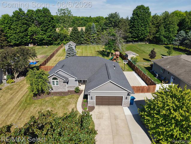 2288 Lost Creek Drive, Clayton Charter Township, MI 48433