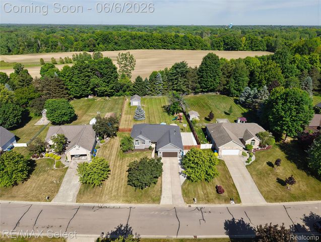 2288 Lost Creek Drive, Clayton Charter Township, MI 48433