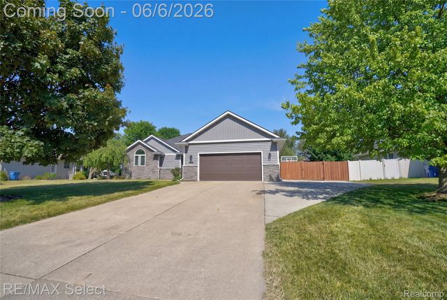 2288 Lost Creek Drive, Clayton Charter Township, MI 48433