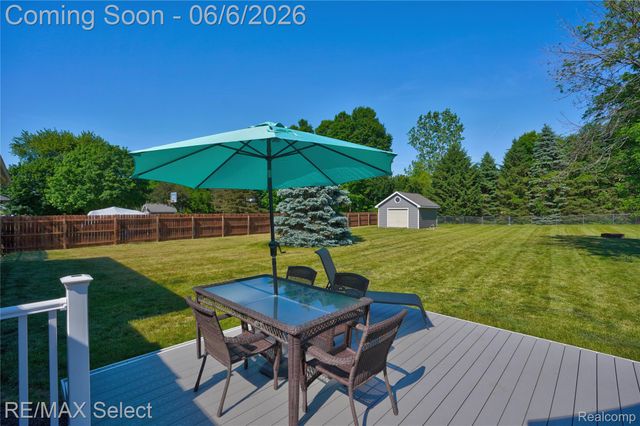 2288 Lost Creek Drive, Clayton Charter Township, MI 48433