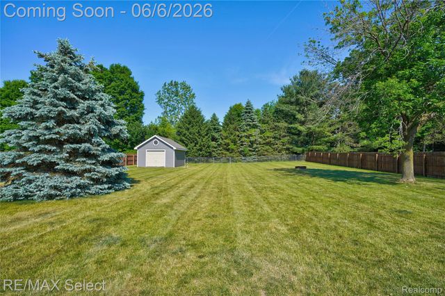 2288 Lost Creek Drive, Clayton Charter Township, MI 48433