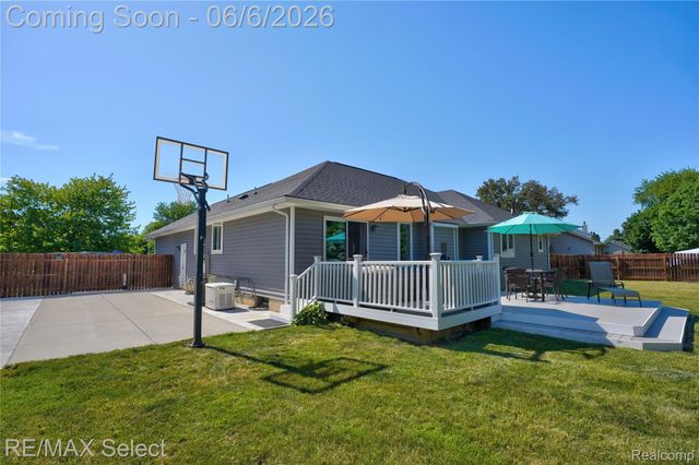 2288 Lost Creek Drive, Clayton Charter Township, MI 48433