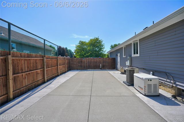 2288 Lost Creek Drive, Clayton Charter Township, MI 48433
