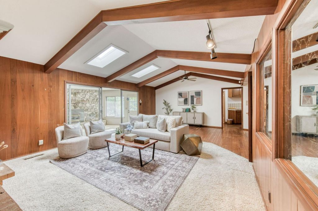 Image 11 of property listing at 5912 E Hamilton Avenue, Fresno, CA 93727