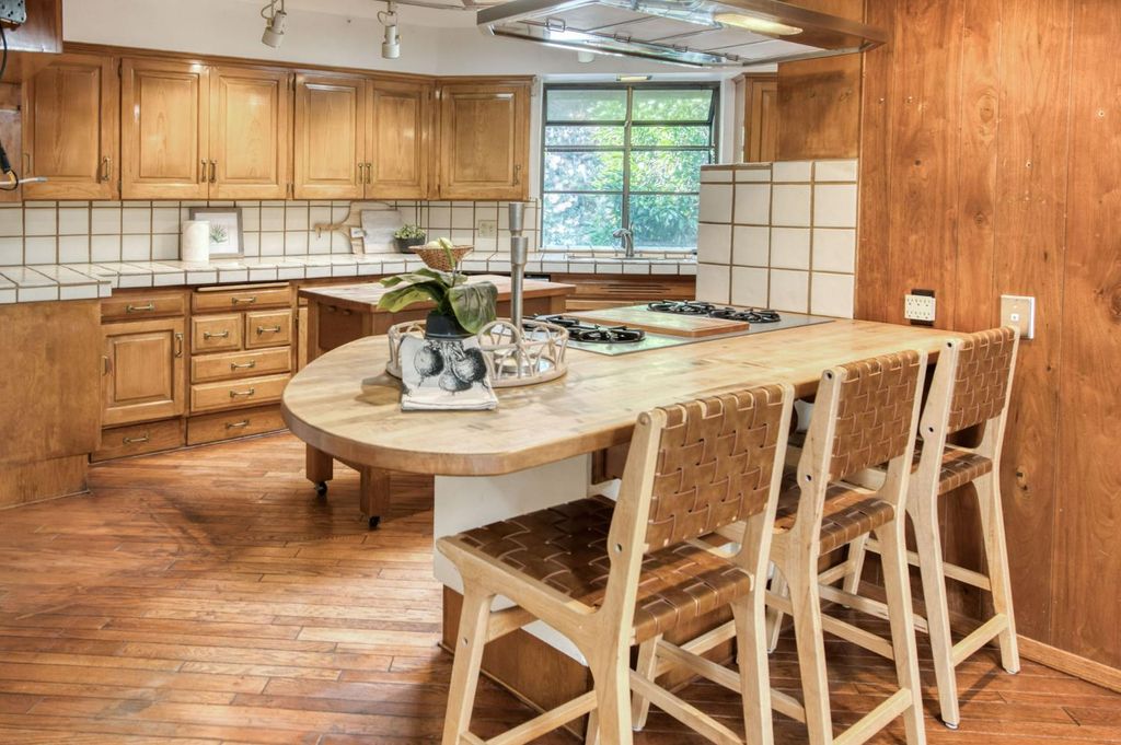 Image 16 of property listing at 5912 E Hamilton Avenue, Fresno, CA 93727