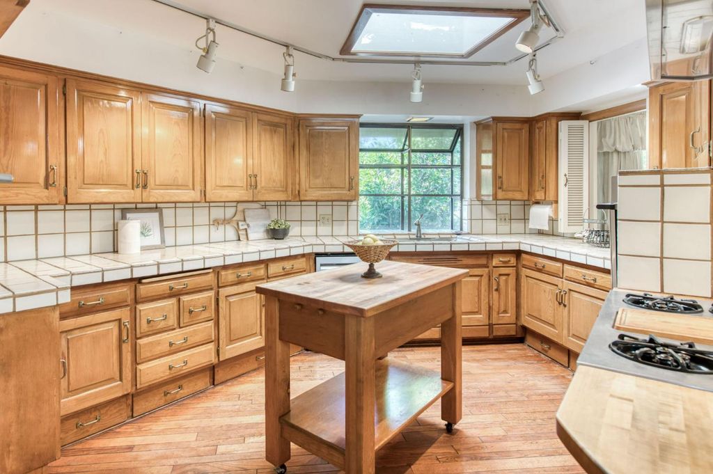 Image 17 of property listing at 5912 E Hamilton Avenue, Fresno, CA 93727