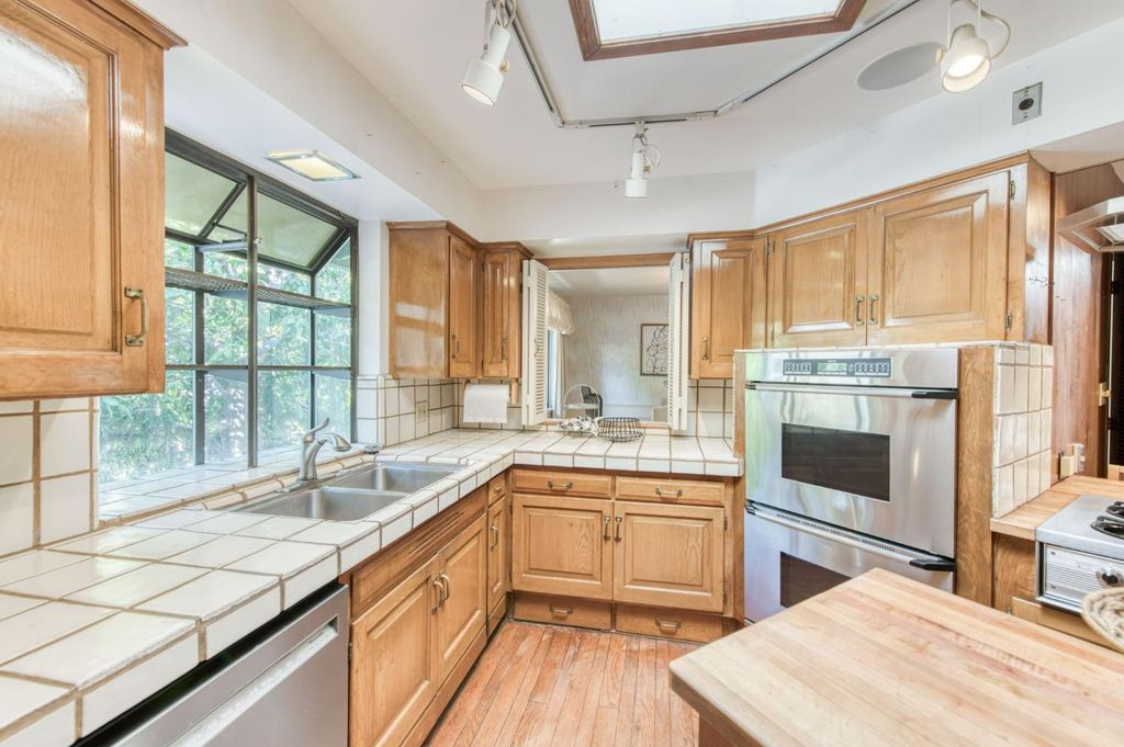 Image 19 of property listing at 5912 E Hamilton Avenue, Fresno, CA 93727