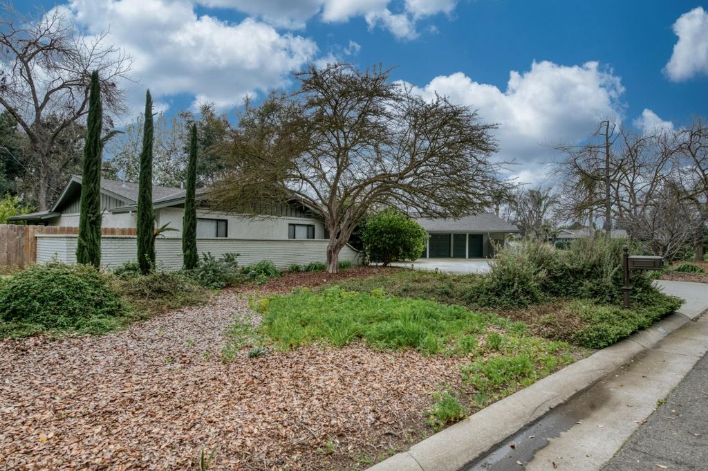 Image 2 of property listing at 5912 E Hamilton Avenue, Fresno, CA 93727