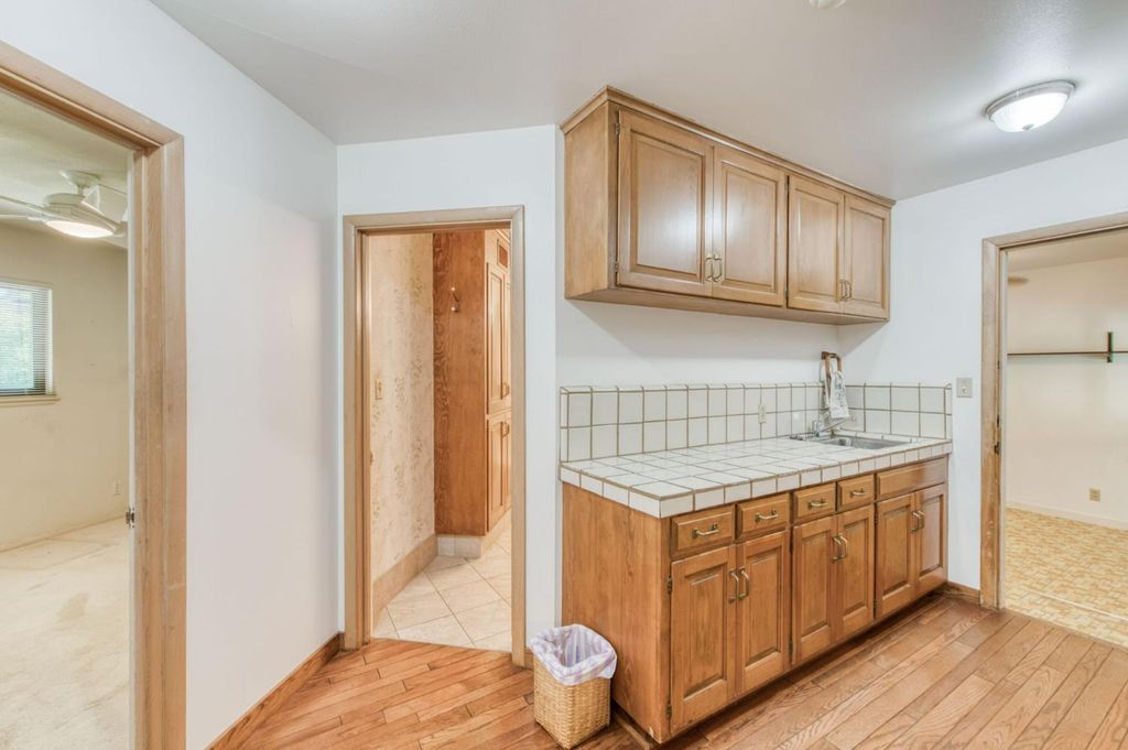 Image 25 of property listing at 5912 E Hamilton Avenue, Fresno, CA 93727