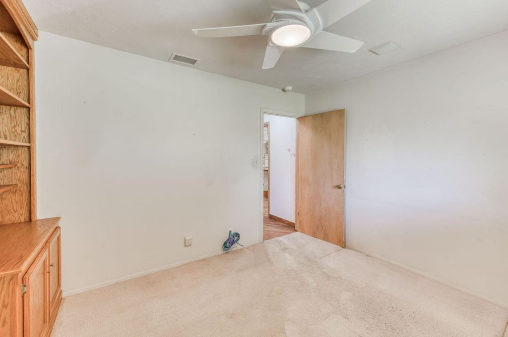 Image 27 of property listing at 5912 E Hamilton Avenue, Fresno, CA 93727