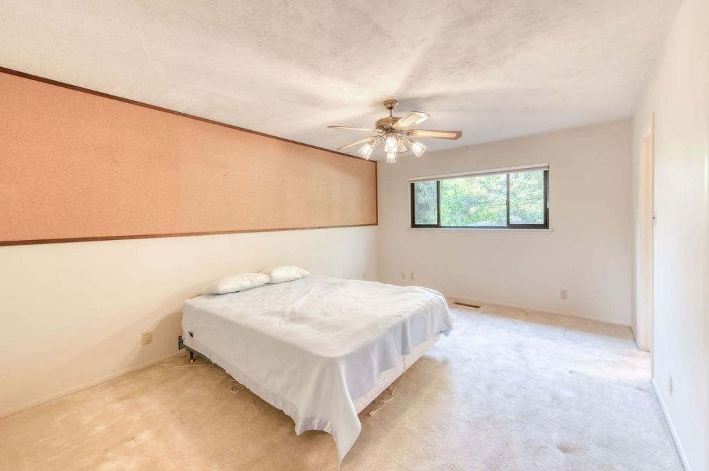 Image 30 of property listing at 5912 E Hamilton Avenue, Fresno, CA 93727