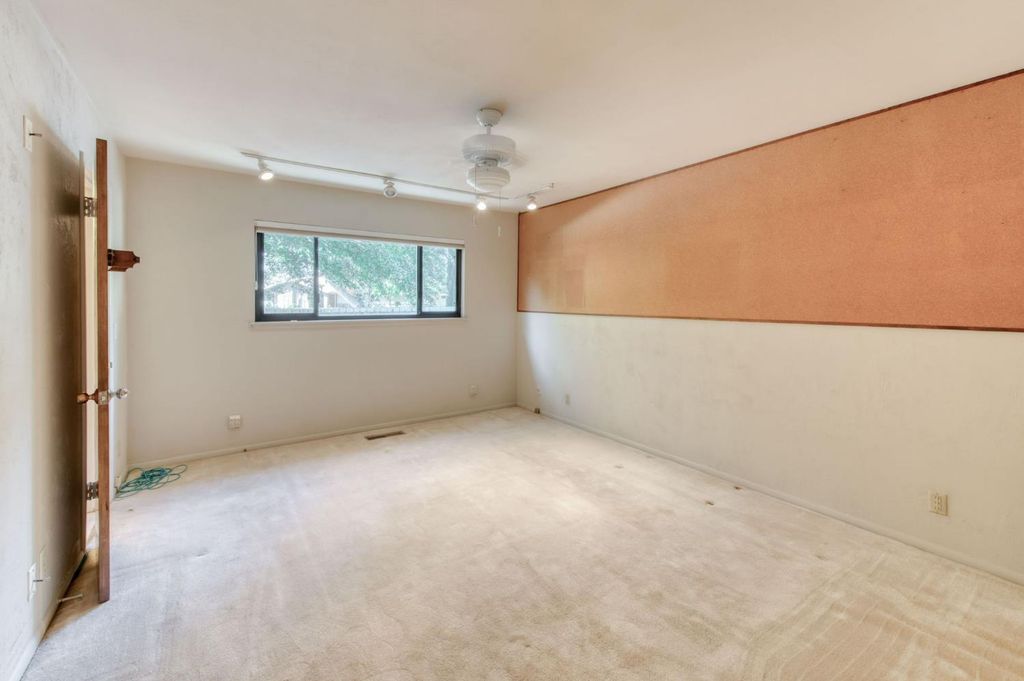 Image 35 of property listing at 5912 E Hamilton Avenue, Fresno, CA 93727