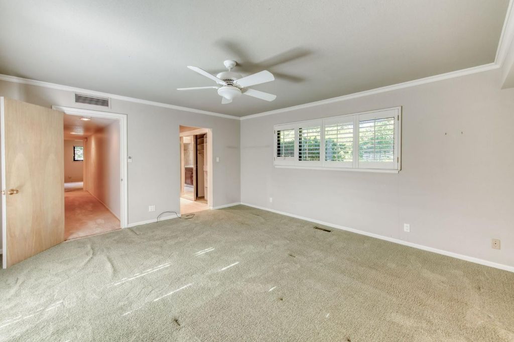 Image 36 of property listing at 5912 E Hamilton Avenue, Fresno, CA 93727