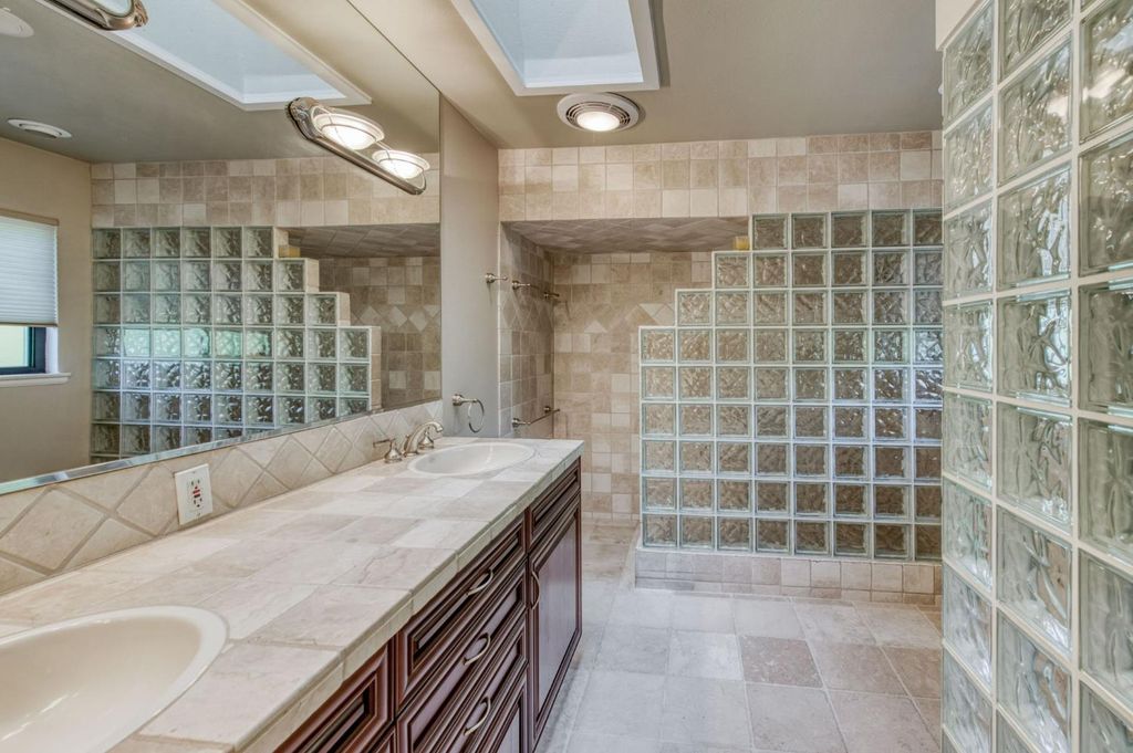 Image 39 of property listing at 5912 E Hamilton Avenue, Fresno, CA 93727