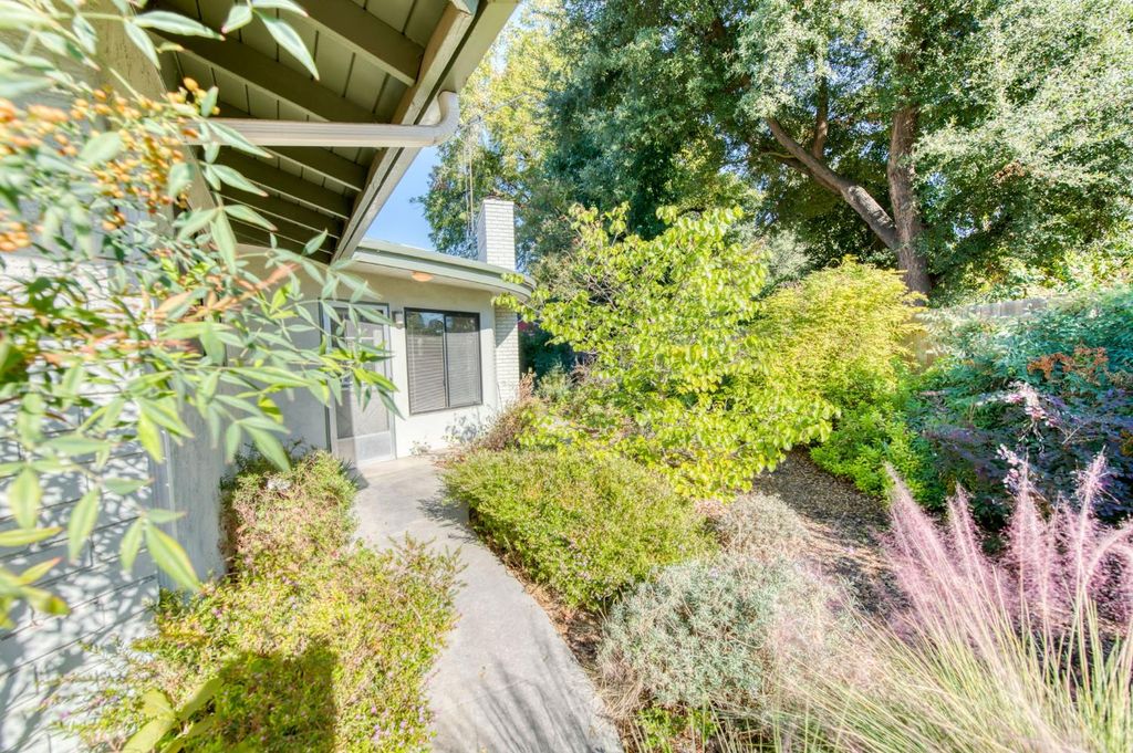 Image 43 of property listing at 5912 E Hamilton Avenue, Fresno, CA 93727