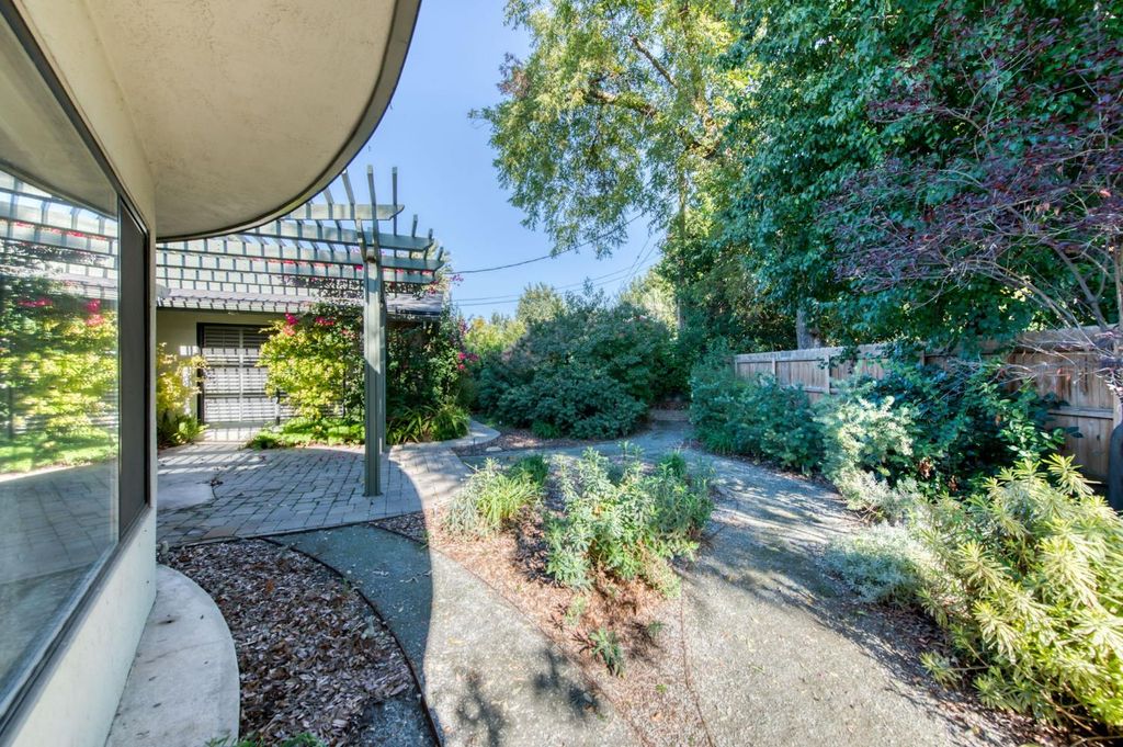 Image 46 of property listing at 5912 E Hamilton Avenue, Fresno, CA 93727