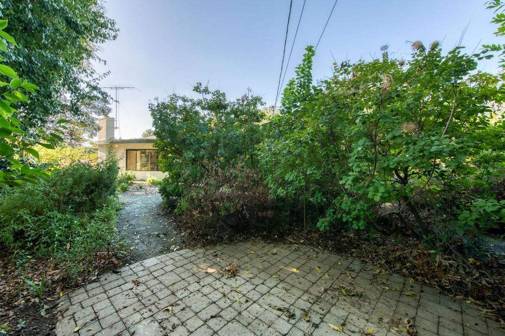 Image 47 of property listing at 5912 E Hamilton Avenue, Fresno, CA 93727