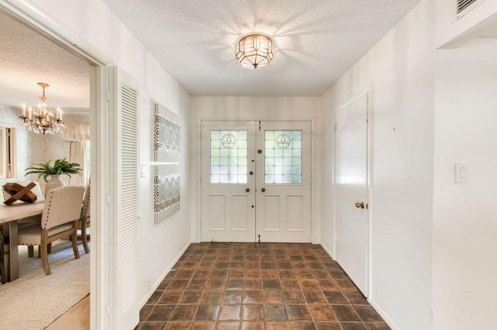 Image 5 of property listing at 5912 E Hamilton Avenue, Fresno, CA 93727