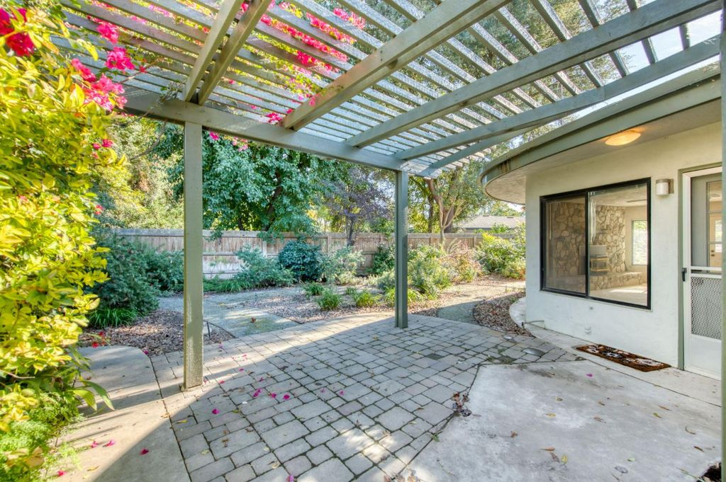 Image 50 of property listing at 5912 E Hamilton Avenue, Fresno, CA 93727