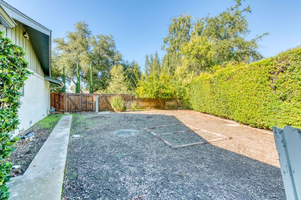 Image 51 of property listing at 5912 E Hamilton Avenue, Fresno, CA 93727