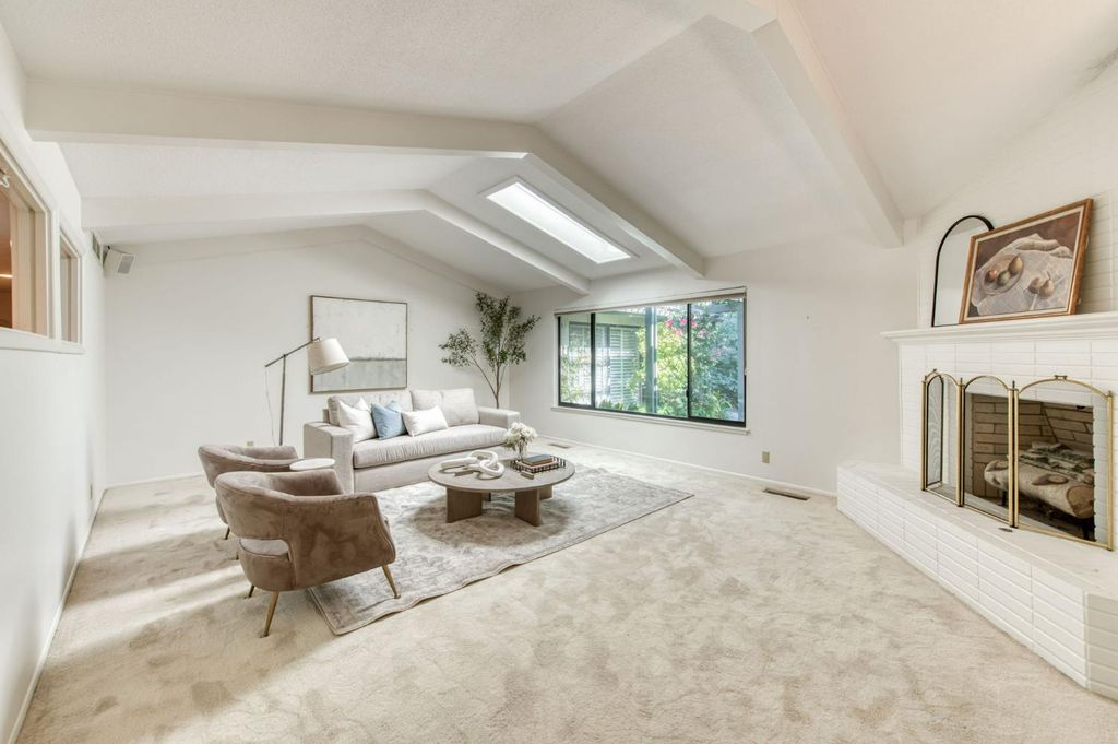 Image 9 of property listing at 5912 E Hamilton Avenue, Fresno, CA 93727