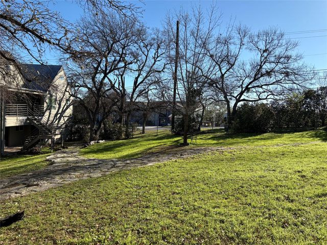1514 Parker LN 111, Austin, TX 78741
