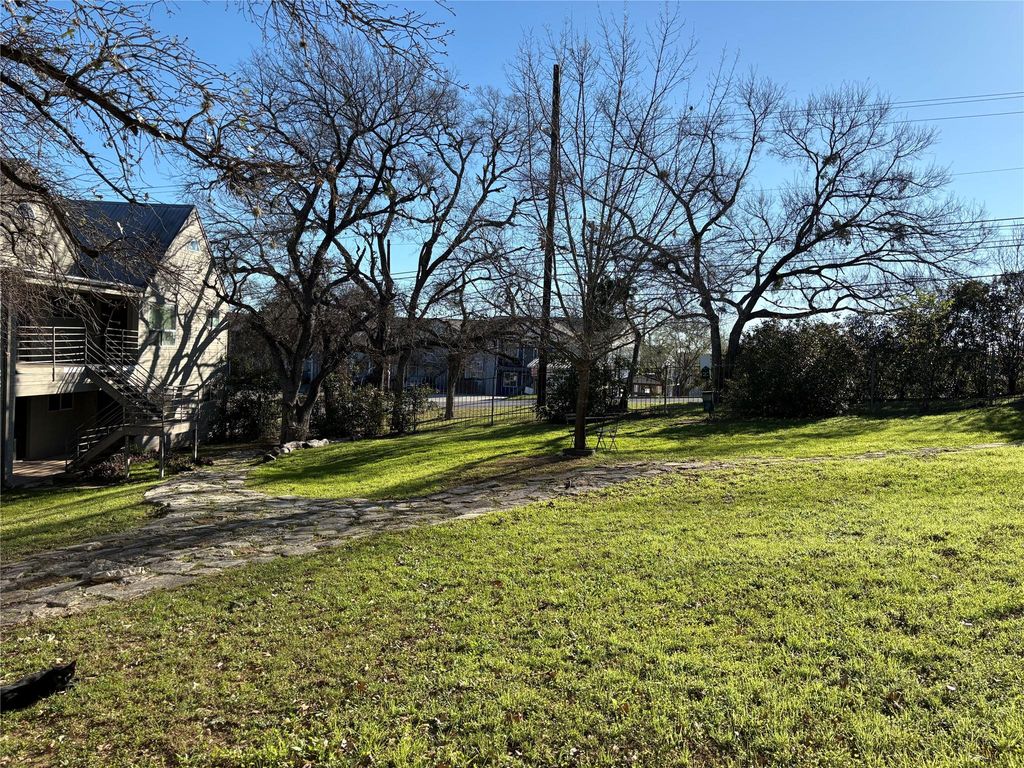 1514 Parker LN 111, Austin, TX 78741