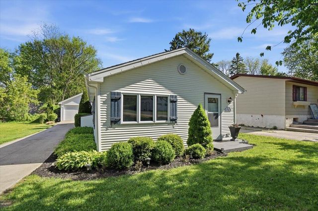 30024 Mound DRIVE, Burlington, WI 53105