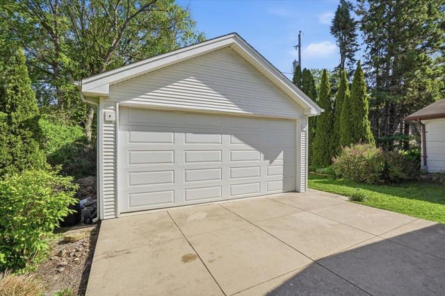 30024 Mound DRIVE, Burlington, WI 53105