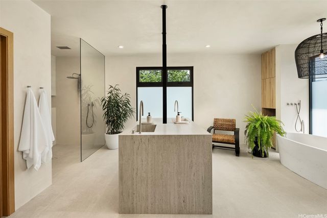 4543 Aukai Avenue, Honolulu, HI 96816