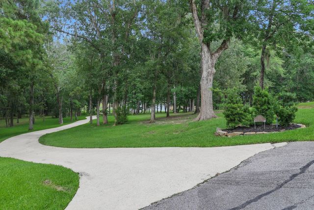 231 Ridge Cove Lane, Coldspring, TX 77331