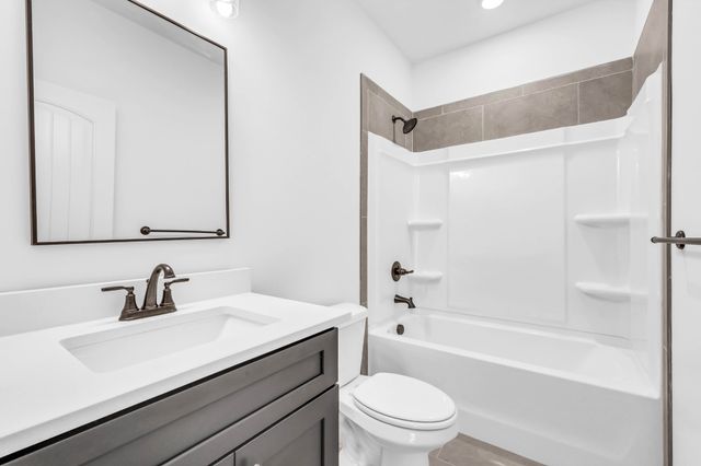 105 Sweet Clover Ct, Clarksville, TN 37040