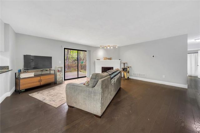 1850 Coachman Cove, Snellville, GA 30078