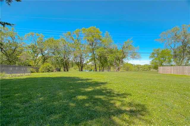1404 E 108TH Street, Kansas City, MO 64131