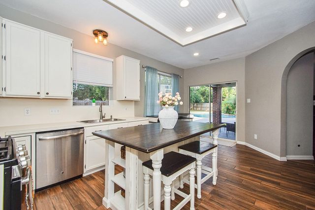 201 Carmicheal Court, League City, TX 77573