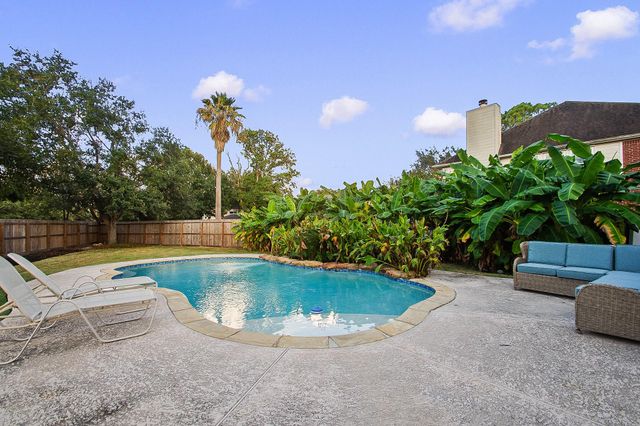 201 Carmicheal Court, League City, TX 77573