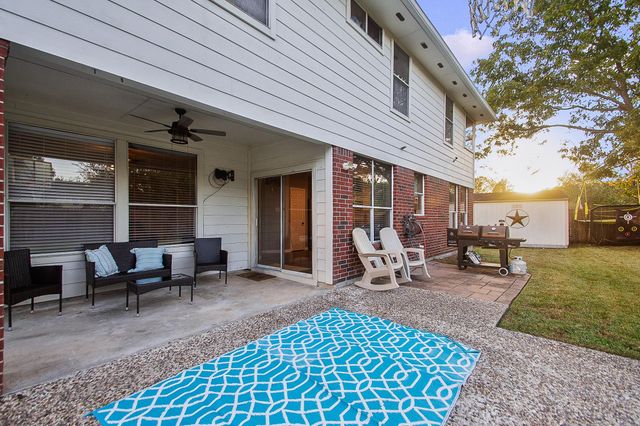 201 Carmicheal Court, League City, TX 77573