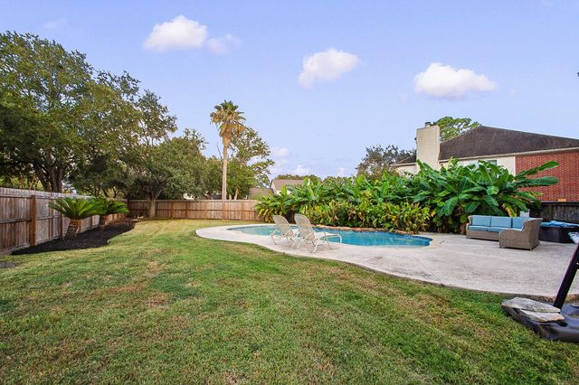 201 Carmicheal Court, League City, TX 77573