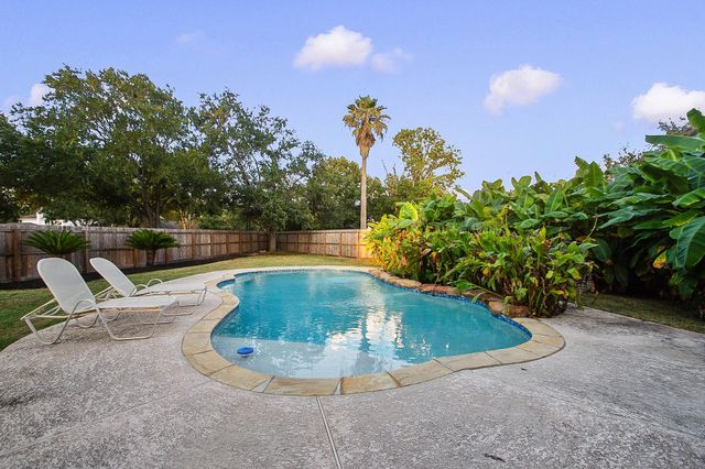 201 Carmicheal Court, League City, TX 77573