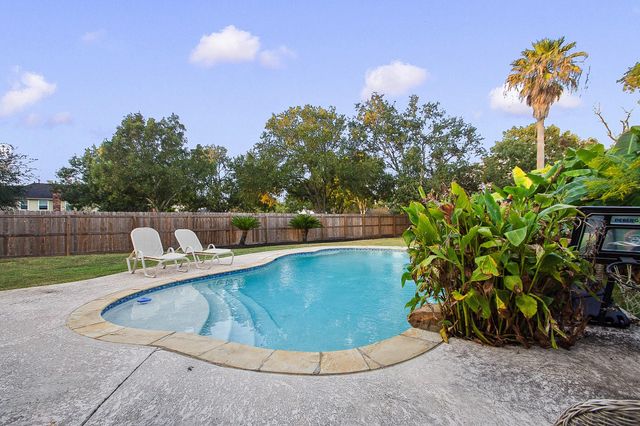 201 Carmicheal Court, League City, TX 77573