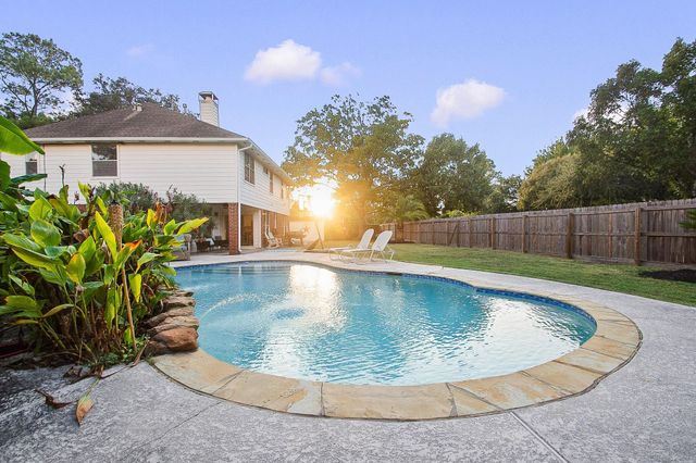 201 Carmicheal Court, League City, TX 77573